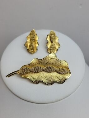 Continental Gold Leaf Motif Brooch and Earrings Set